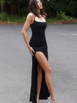Robe de soirée longue noire à bretelles col en dentelle dos nu élégante et semi-formelle