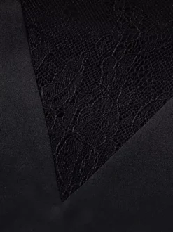 Robe de soirée longue noire à bretelles col en dentelle dos nu élégante et semi-formelle