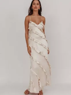Robe de soirée longue rose à bretelles et volants au col sans manches style décontracté/semi-formel idéale pour l'été.