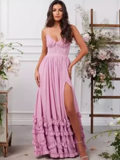 Robe de soirée longue rose à volants superposés et bretelles fendues 2026