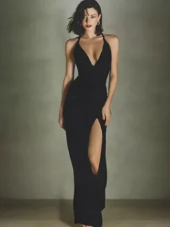 Robe de soirée longue rouge foncé à col halter et lacets sans manches dos nu chic et semi-formelle