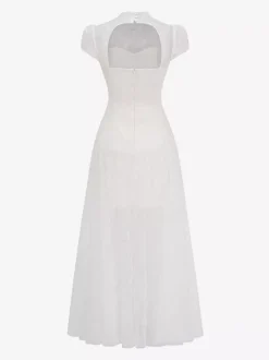 Robe de soirée maxi blanche à col montant et manches courtes évasées style rétro semi-formel