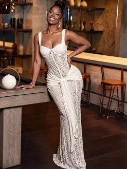 Robe de soirée maxi blanche à col en dentelle et fines bretelles corset robe sirène moulante