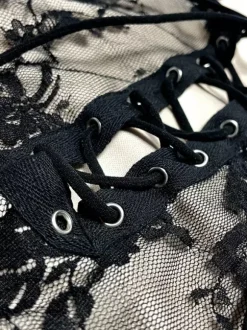 Robe de soirée maxi en dentelle à fines bretelles et décolleté transparent robe moulante noire à fleurs sexy et transparente.