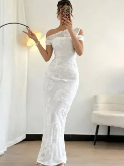Robe de soirée maxi élégante noire asymétrique à une épaule en résille florale 3D coupe sirène moulante.