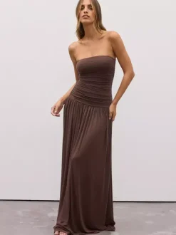 Robe de soirée maxi marron sans bretelles plissée sans manches robe sexy semi-formelle