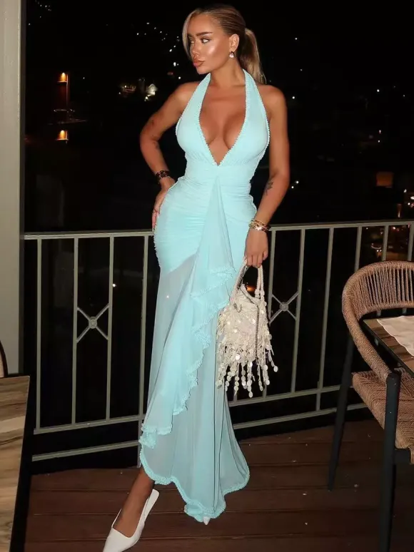 Robe de soirée maxi moulante à col en V profond et froncée dos nu collection 2026