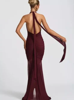 Robe de soirée maxi moulante à col en V profond et froncée dos nu collection 2026