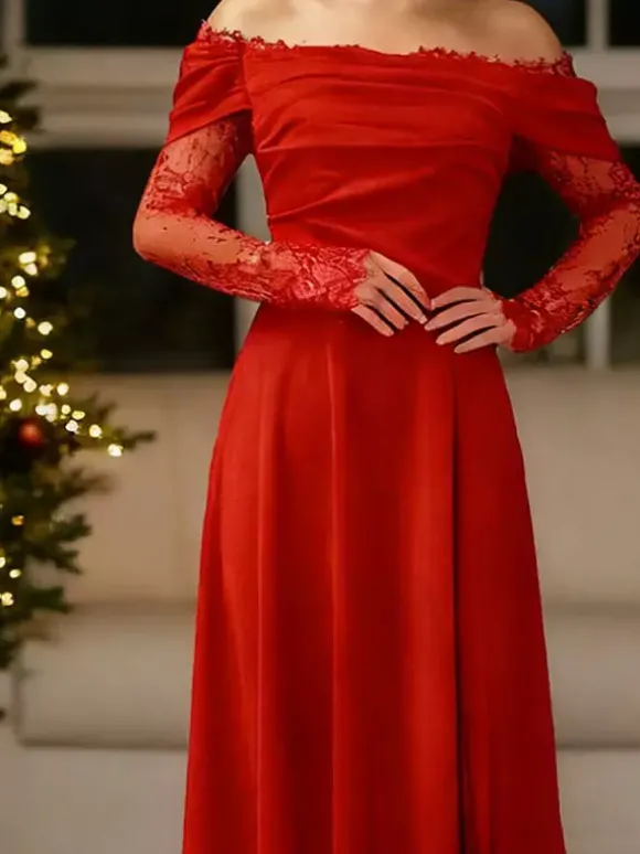 Robe de soirée maxi trapèze fendue manches longues et épaules dénudées en dentelle cils et dentelle cils