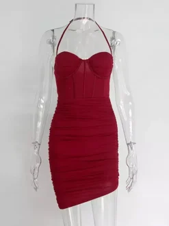 Robe de soirée mini rose à bretelles décolleté sans manches coupe flatteuse et sexy semi-formelle