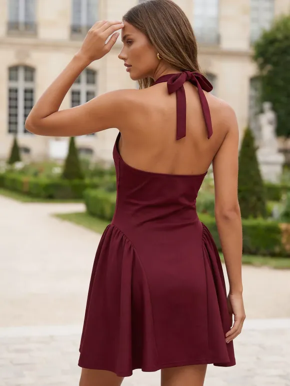 Robe de soirée mini sexy pour femme décolleté plongeant en V dos nu taille haute et coupe trapèze collection 2026