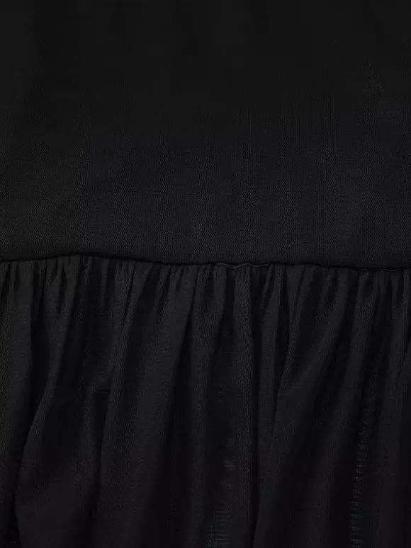 Robe de soirée noire à manches courtes et col montant