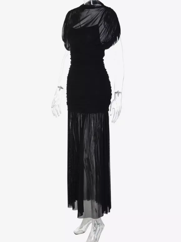 Robe de soirée noire à manches courtes et col montant