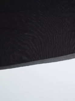 Robe de soirée noire à manches courtes et col montant