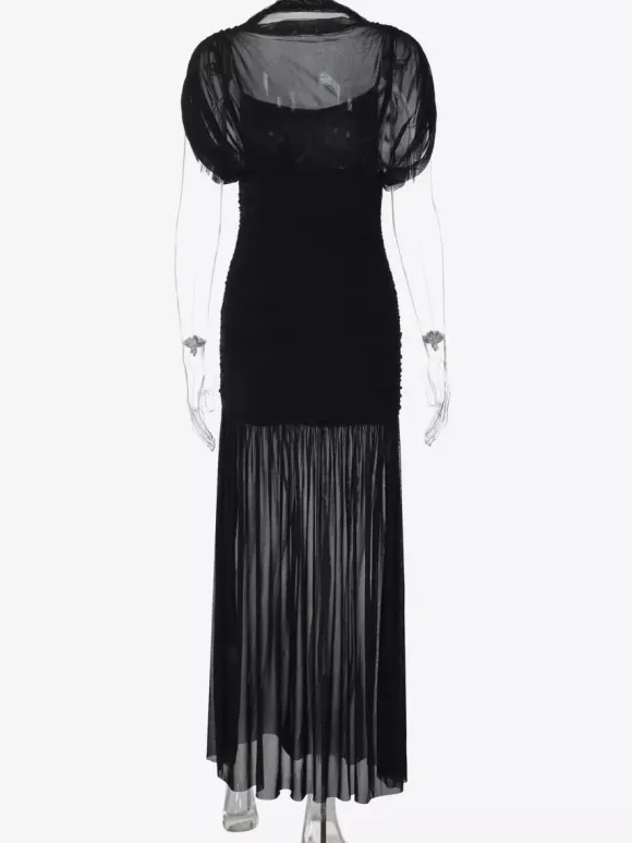 Robe de soirée noire à manches courtes et col montant
