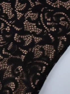 Robe de soirée noire en dentelle dos nu décolleté en V profond mini-robe moulante à volants tenue idéale pour les fêtes en boîte de nuit