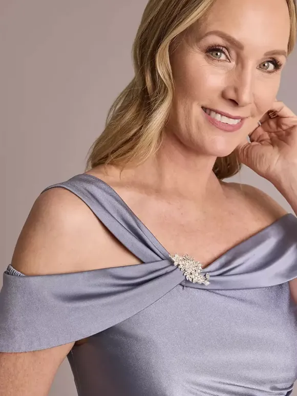Robe de soirée pour la mère de la mariée décolleté conçu robe de bal sans manches plissée longueur au sol robes d'invitées de mariage