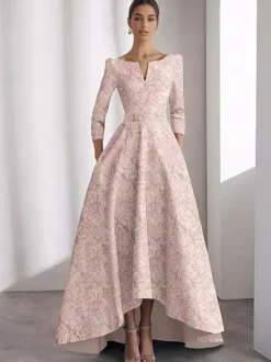 Robe de soirée pour la mère de la mariée décolleté travaillé manches 3/4 coupe trapèze imprimé floral longueur thé idéale pour un mariage.