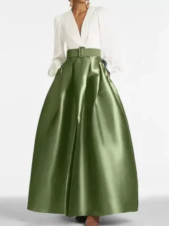 Robe de soirée princesse décolleté en V manches longues fermeture éclair ceinture en satin.