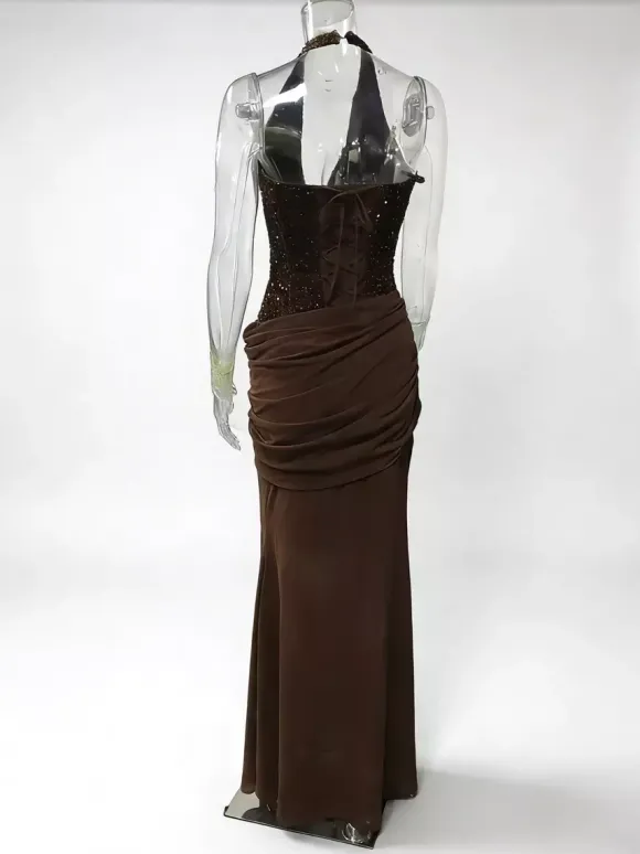 Robe de soirée sirène à col halter et sequins ornée d'une taille froncée collection femme 2026