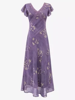 Robe de tous les jours pour femme violette à fleurs décolleté en V taille haute et manches courtes.