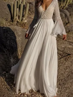 Robe de vacances cintrée à volants et découpes en dentelle manches longues évasées robe blanche athlétique