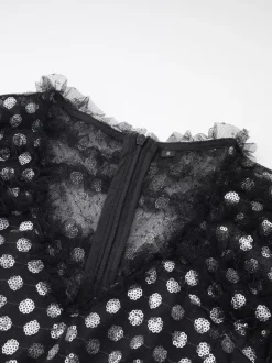 Robe de vacances midi plissée à manches courtes et col en V robe noire chic