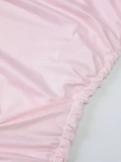 Robe de vacances sans bretelles à volants froncés et fente robe moulante midi pour la plage