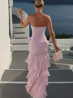 Robe de vacances sans bretelles à volants froncés et fente robe moulante midi pour la plage