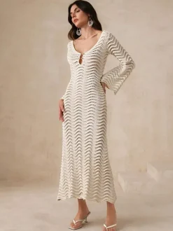 Robe de vacances sculptante à manches longues découpées col rond et manches évasées couleur abricot sexy