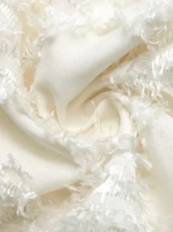 Robe d'été courte et ample couleur abricot clair texture plumes 3D col en V manches à volants taille élastique.
