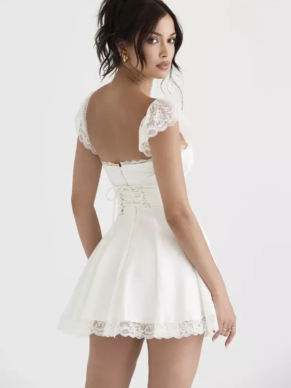 Robe d'été noire décontractée mini-robe en dentelle sans manches à bretelles col montant style mini.