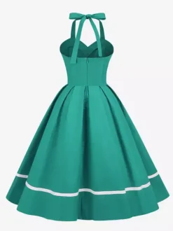 Robe glamour rétro style années 50 bordeaux à boutons superposés sans manches décolleté c艙ur coupe trapèze