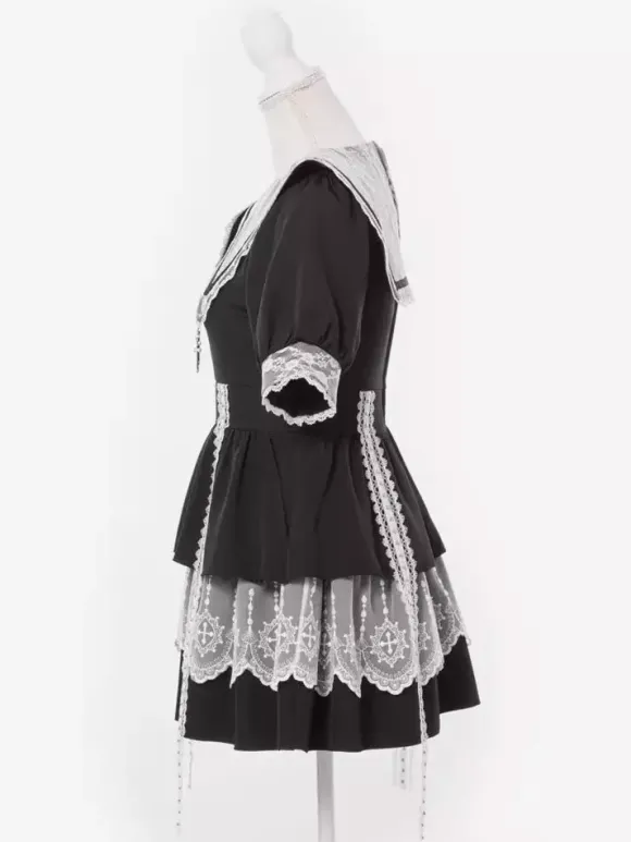 Robe gothique Lolita de style japonais en dentelle épissée col marin manches courtes coupe ajustée