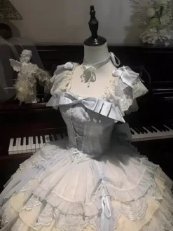Robe Hime Lolita bleu ciel clair JSK à n艙ud papillon dentelle et volants style Sweet Lolita