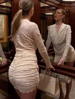 Robe jaune sexy mini à manches longues et col en V pour une soirée en amoureux