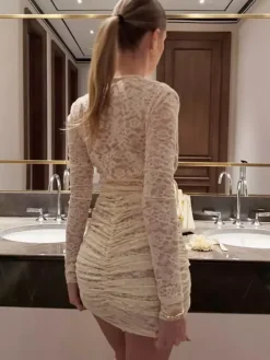 Robe jaune sexy mini à manches longues et col en V pour une soirée en amoureux