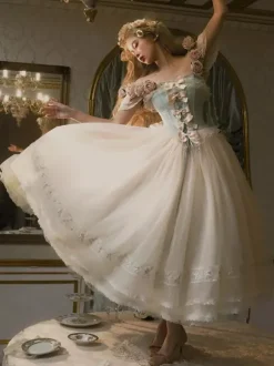 Robe Lolita féerique blanche à fleurs et n艙uds épaules dénudées manches courtes style Lolita vintage