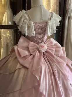 Robe Lolita féerique rose robe de bal ornée de perles et de fleurs n艙ud dans le dos bandage en dentelle manches en dentelle.