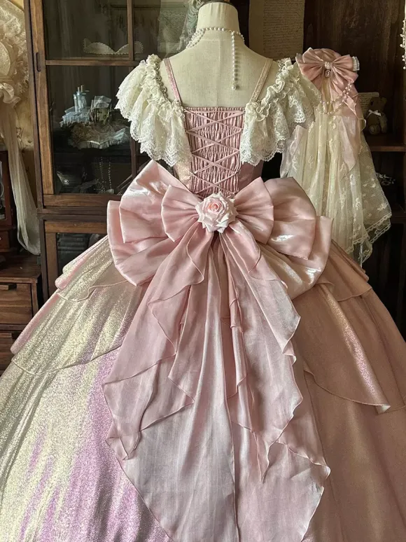 Robe Lolita féerique rose robe de bal ornée de perles et de fleurs n艙ud dans le dos bandage en dentelle manches en dentelle.