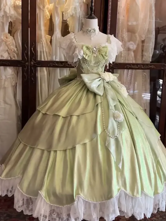 Robe Lolita féerique rose robe de bal ornée de perles et de fleurs n艙ud dans le dos bandage en dentelle manches en dentelle.