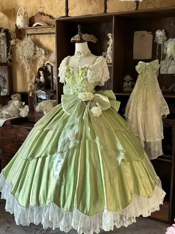 Robe Lolita féerique rose robe de bal ornée de perles et de fleurs n艙ud dans le dos bandage en dentelle manches en dentelle.