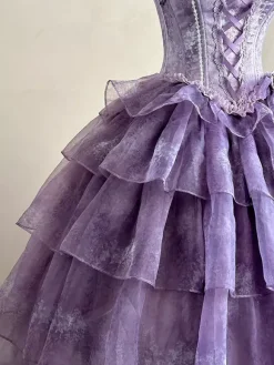 Robe Lolita féerique violette et noire à volants corset en dentelle avec n艙ud et bandage