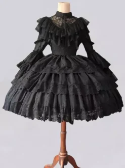 Robe Lolita gothique blanche style petite sorcière manches longues une pièce à volants.