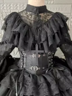 Robe Lolita gothique blanche style petite sorcière manches longues une pièce à volants.