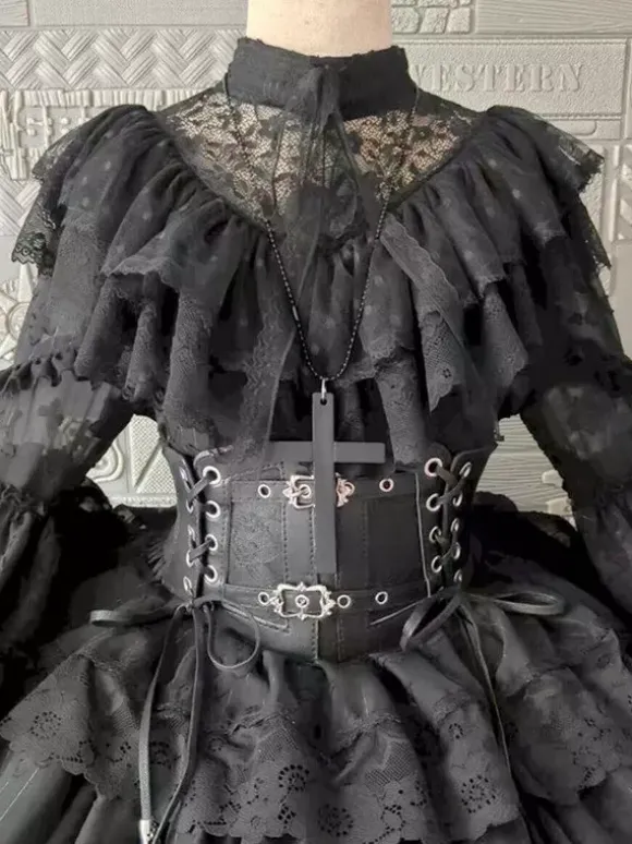 Robe Lolita gothique blanche style petite sorcière manches longues une pièce à volants.