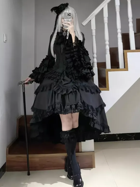 Robe Lolita gothique noire à volants manches trompette manches longues robe Lolita à volants