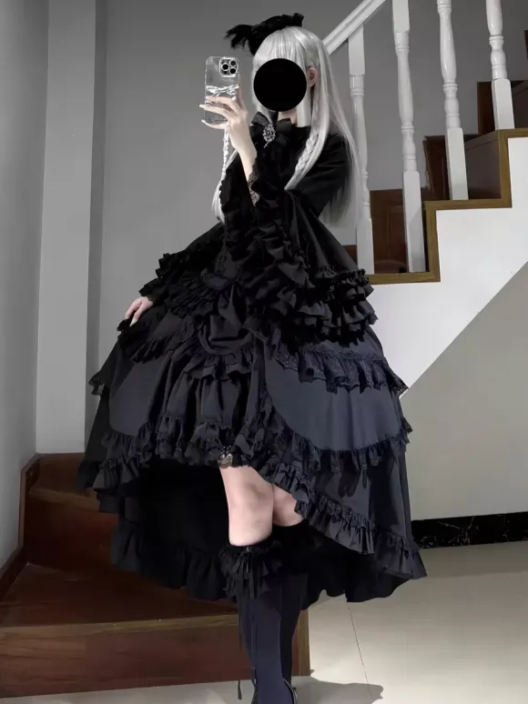Robe Lolita gothique noire à volants manches trompette manches longues robe Lolita à volants