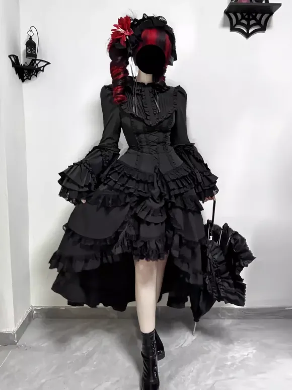 Robe Lolita gothique noire à volants manches trompette manches longues robe Lolita à volants