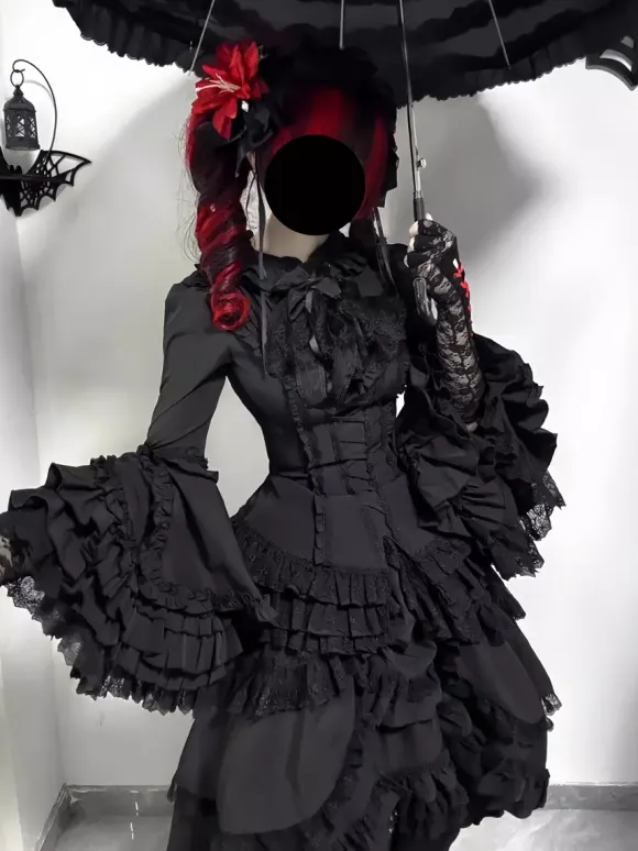 Robe Lolita gothique noire à volants manches trompette manches longues robe Lolita à volants
